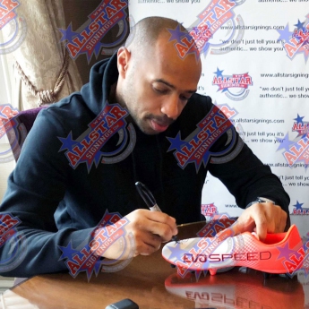 Legende uokvirena kopačka Henry Signed Boot (Framed)
