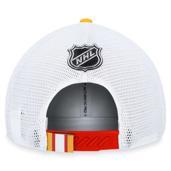 Calgary Flames kapa za bejzbol Draft 2023 Podium Trucker Adjustable Authentic Pro