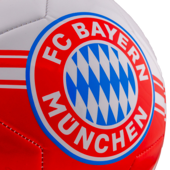 Bayern München nogometna lopta crest on a striking red and white - Size 5