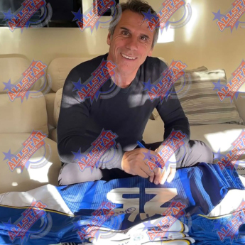 Legende uokvireni dres Chelsea FC 1998 Zola Signed Shirt (Framed)